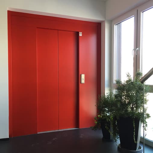 Lackierarbeiten: Treppen, Türen u.a. Lackierungen